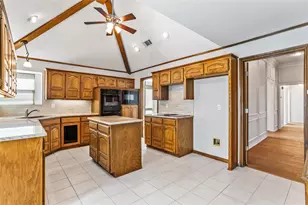 2942 Woodland Hills Dr, Grapevine, TX 76051 - Photo 11