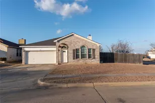 1025 Buffalo Springs Dr, Fort Worth, TX 76140 - Photo 1