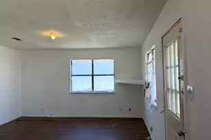 1605 E 10th Ave, Corsicana, TX 75110 - Photo 7