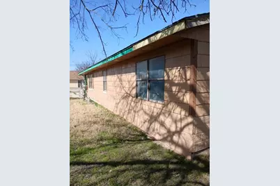 1605 E 10th Avenue, Corsicana, TX 75110 - Photo 5