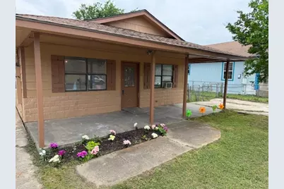 1605 E 10th Avenue, Corsicana, TX 75110 - Photo 1