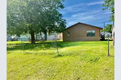 1605 E 10th Avenue, Corsicana, TX 75110 - Photo 9
