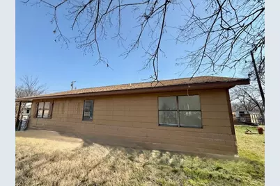 1605 E 10th Avenue, Corsicana, TX 75110 - Photo 7