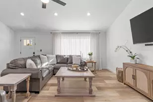 1021 Poe St, Azle, TX 76020 - Photo 9