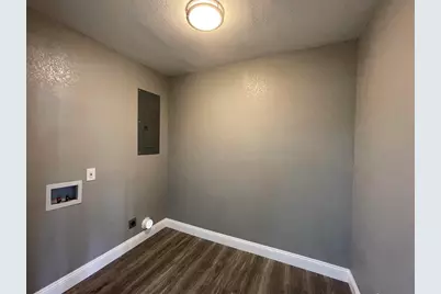 225 E Coral Way, Grand Prairie, TX 75051 - Photo 7