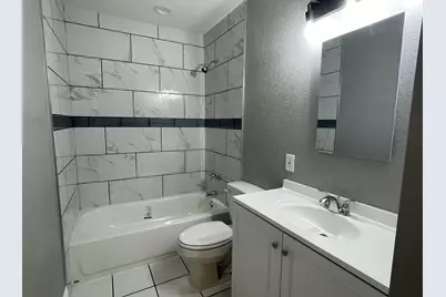 225 E Coral Way, Grand Prairie, TX 75051 - Photo 9