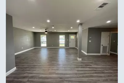 225 E Coral Way, Grand Prairie, TX 75051 - Photo 3