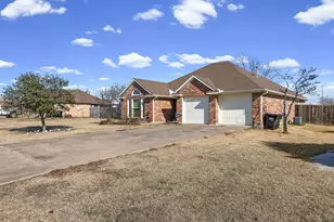 5103 Creek Crossing Dr, Greenville, TX 75402 - Photo 3