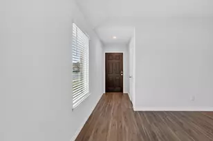 1601 Luke St, Ennis, TX 75119 - Photo 3