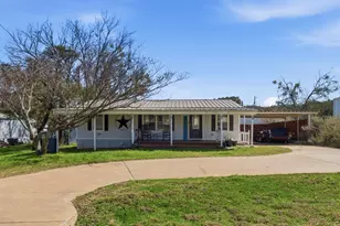 3011 Sky Ct, Granbury, TX 76049 - Photo 3