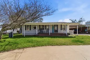 3011 Sky Ct, Granbury, TX 76049 - Photo 3
