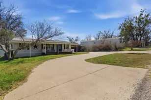 3011 Sky Ct, Granbury, TX 76049 - Photo 5