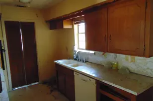 600 N Young Blvd, DeSoto, TX 75115 - Photo 3