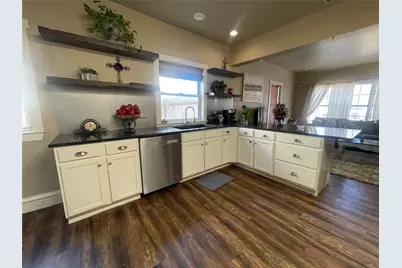 820 Plum Street, Graham, TX 76450 - Photo 11