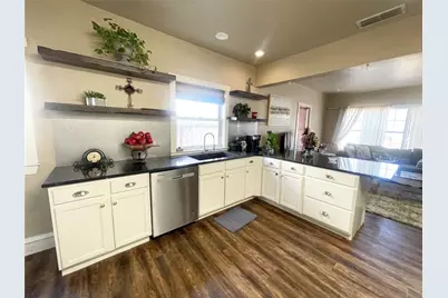 820 Plum Street, Graham, TX 76450 - Photo 9