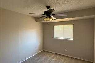 2805 W Ferndale Ln, Grand Prairie, TX 75052 - Photo 9