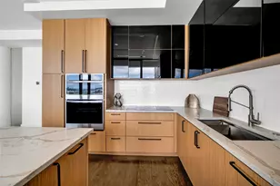 2408 Victory Park Ln, Dallas, TX 75219 - Photo 9