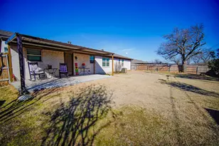128 Oak Creek St, Jacksboro, TX 76458 - Photo 21