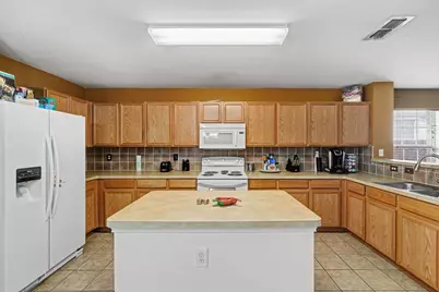 7936 Meadow Spring Lane, Fort Worth, TX 76120 - Photo 15