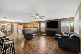 7936 Meadow Spring Ln, Fort Worth, TX 76120 - Photo 7