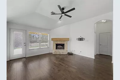 924 Blue Quail Run, Glenn Heights, TX 75154 - Photo 13