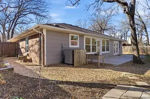 904 Red Oak St, Azle, TX 76020 - Photo 37