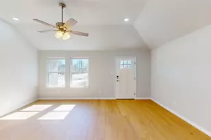 707 Cedar St, Cleburne, TX 76031 - Photo 5