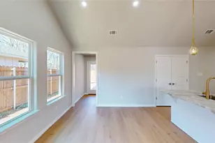 707 Cedar St, Cleburne, TX 76031 - Photo 9