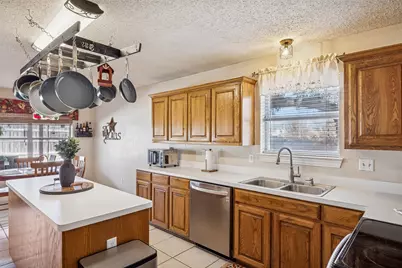 5101 Wilkes Court, Arlington, TX 76017 - Photo 11