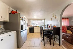 421 W Springdale Ln, Grand Prairie, TX 75052 - Photo 7