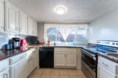 421 W Springdale Lane, Grand Prairie, TX 75052 - Photo 9