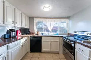 421 W Springdale Ln, Grand Prairie, TX 75052 - Photo 9