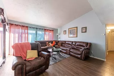 421 W Springdale Lane, Grand Prairie, TX 75052 - Photo 13