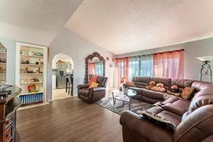 421 W Springdale Ln, Grand Prairie, TX 75052 - Photo 15