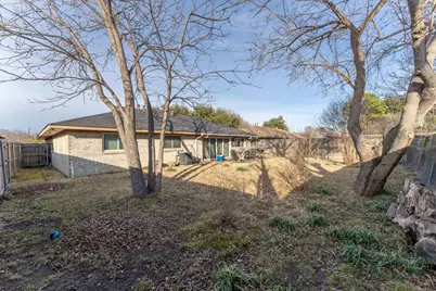 421 W Springdale Lane, Grand Prairie, TX 75052 - Photo 33