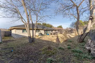 421 W Springdale Ln, Grand Prairie, TX 75052 - Photo 33