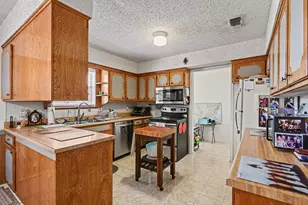 312 Oakwood St, Azle, TX 76020 - Photo 13