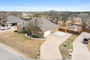3223 Golden Oaks Cir, Granbury, TX 76049 - Photo 3