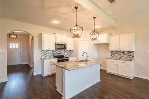 8202 Grant Ln, Greenville, TX 75402 - Photo 5