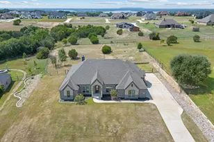 337 Kenyon Ct, Granbury, TX 76049 - Photo 1