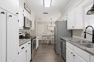 8230 Shadow Wood Dr, Woodway, TX 76712 - Photo 9