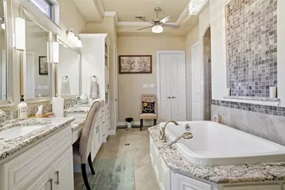 5925 Terrace Oaks Lane, Fort Worth, TX 76112 - Photo 17