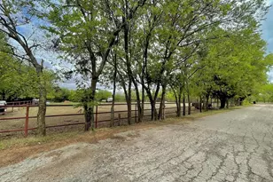 316 Liberty St, Cleburne, TX 76031 - Photo 21