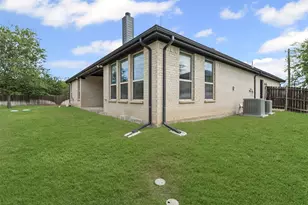 12633 Drexler Pl, Benbrook, TX 76126 - Photo 37