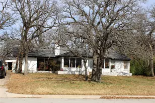 5725 Jacqueline Rd, Fort Worth, TX 76112 - Photo 1