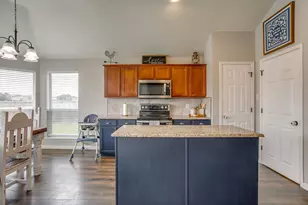 951 Naomi Ct, Burleson, TX 76028 - Photo 9