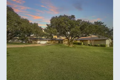 903 N Hoover Avenue, Cameron, TX 76520 - Photo 1