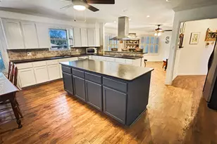 903 N Hoover Ave, Cameron, TX 76520 - Photo 5