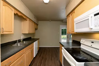 3230 Ridgeview Circle, Irving, TX 75062 - Photo 9