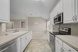 1016 Dawn Ct, Granbury, TX 76048 - Photo 9